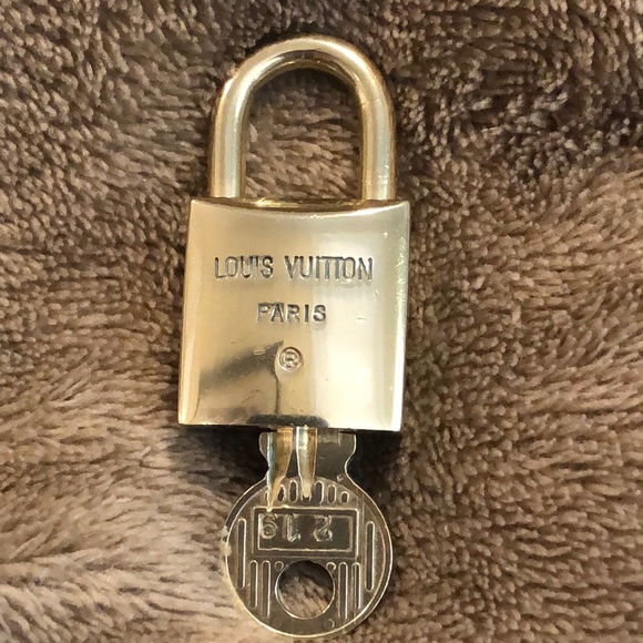 Vintage LV Louis Vuitton Padlock Lock & Key 219 - Picture 15 of 16